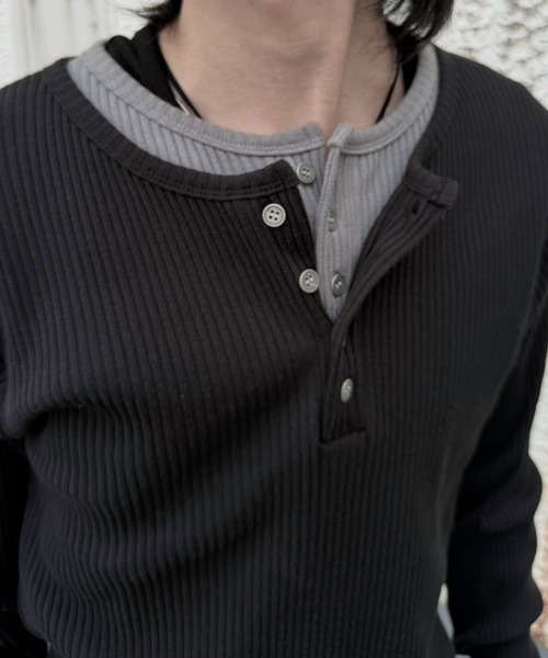 Never mind the XU / Chikashitsu+(ネバーマインド ザ エックスユー / チカシツプラス)の「【nmtc+】layered henley neck long sleeve / 【エヌエムティーシープラス】レイヤードヘンリーネック長袖Tシャツ(Tシャツ/カットソー・メンズ・ブラック/グレー・ONE SIZE)」の16枚目の写真