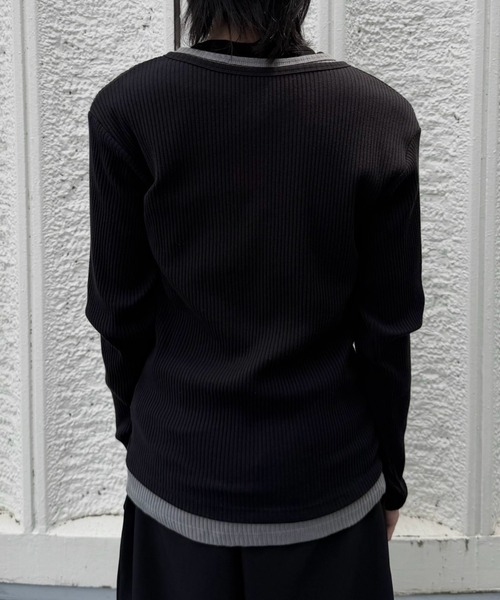 Never mind the XU / Chikashitsu+(ネバーマインド ザ エックスユー / チカシツプラス)の「【nmtc+】layered henley neck long sleeve / 【エヌエムティーシープラス】レイヤードヘンリーネック長袖Tシャツ(Tシャツ/カットソー・メンズ・ブラック/グレー・ONE SIZE)」の15枚目の写真