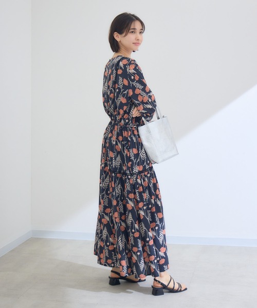 Pillini(ピリーニ)の「ウエストドロスト花柄ティアードワンピース/ケシプリントワンピース(ワンピース・レディース・ブラック/オフホワイト・FREE)」の14枚目の写真