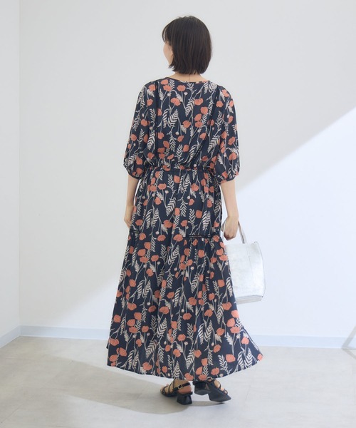 Pillini(ピリーニ)の「ウエストドロスト花柄ティアードワンピース/ケシプリントワンピース(ワンピース・レディース・ブラック/オフホワイト・FREE)」の13枚目の写真