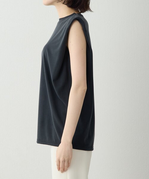 Whim Gazette(ウィムガゼット)の「フィブリルショルダータックプルオーバー(Tシャツ/カットソー・レディース・グレイッシュベージュ/ブラック/チャコールグレー・FREE)」の15枚目の写真