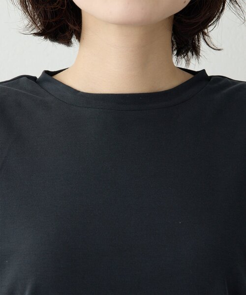 Whim Gazette(ウィムガゼット)の「フィブリルショルダータックプルオーバー(Tシャツ/カットソー・レディース・グレイッシュベージュ/ブラック/チャコールグレー・FREE)」の17枚目の写真