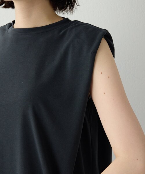 Whim Gazette(ウィムガゼット)の「フィブリルショルダータックプルオーバー(Tシャツ/カットソー・レディース・グレイッシュベージュ/ブラック/チャコールグレー・FREE)」の18枚目の写真