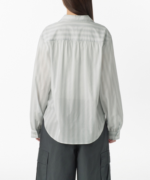 MUSINSA STANDARD WOMAN（ムシンサスタンダードウーマン）の「ウィメンズリラックスドマルチストライプシャツ[ライトグレー]（シャツ/ブラウス・レディース・その他・X-SMALL/SMALL/MEDIUM/LARGE）」の4枚目の写真