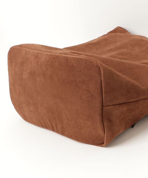 Un coeur(アンクール)の「【Un coeur/アンクール】SUEDE DRAPE 2WAY TOTE / スエード ドレープ 2ウェイショルダー kareem / K906021(ショルダーバッグ・レディース・グレー/キャメル・FREE)」の4枚目の写真