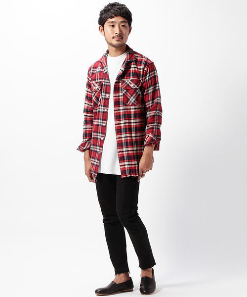 BEAMS(ビームス)の「BEAMS / リペア デニムパンツ(デニムパンツ・メンズ・ブラック/サックスブルー/インディゴブルー・SMALL/LARGE/MEDIUM)」の4枚目の写真