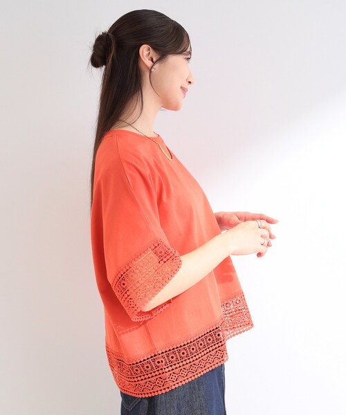 SHOO・LA・RUE（シューラルー）の「【洗濯機可/ひんやり/体型カバー/S-LL】レース使いがポイント デザインTシャツ（Tシャツ/カットソー・レディース・ホワイト/オレンジ/ブラウン系その他/ブラック・04/03/02/01）」の12枚目の写真