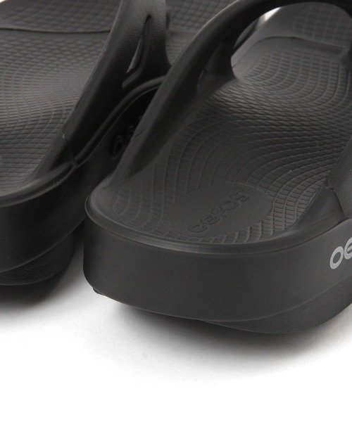 OOFOS（ウーフォス）の「【OOFOS(ウーフォス)】OOriginal[22cm](KIDS)（サンダル・キッズ・ブラック/ブラウン系その他・22.0cm）」の11枚目の写真