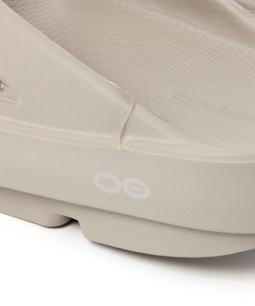 OOFOS（ウーフォス）の「【OOFOS(ウーフォス)】OOriginal[22cm](KIDS)（サンダル・キッズ・ブラック/ブラウン系その他・22.0cm）」の14枚目の写真