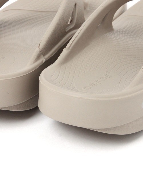 OOFOS（ウーフォス）の「【OOFOS(ウーフォス)】OOriginal[22cm](KIDS)（サンダル・キッズ・ブラック/ブラウン系その他・22.0cm）」の8枚目の写真