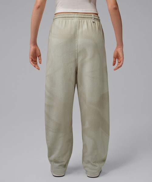 JORDAN BRAND（ジョーダンブランド）の「ジョーダン フリース ウィメンズ バギー パンツ / Jordan Fleece Women's Baggy Pants IR7792-133 Sail（その他パンツ・レディース・クリーム・M/L/S/XL/XS）」の2枚目の写真