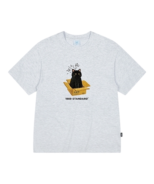 1989STANDARD（1989スタンダード）の「[ヤンステルX1989] CAT IN BOX クールコットンオーバーサイズ半袖 (SISSTD-0212)（Tシャツ/カットソー・メンズ・ホワイト/ライトグレー/ブラック/ネイビー/ブルー/アイボリー・X-LARGE/MEDIUM/LARGE）」の4枚目の写真