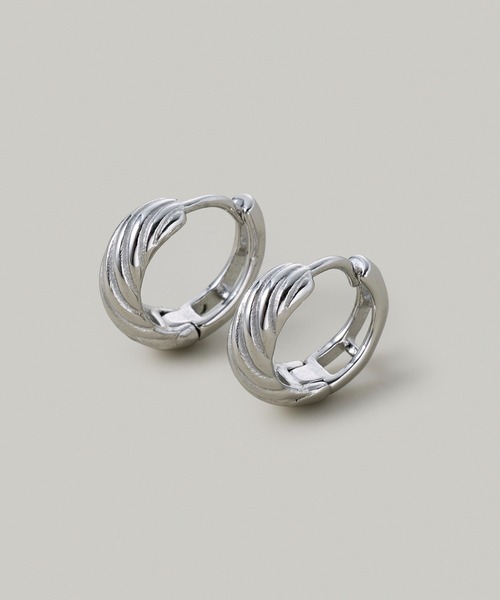 Jolie Toujours(ジョリトゥジュール)の「【汗や水に強い】〈ステンレス〉ハーフスジフープピアス(ピアス(両耳用)・レディース・シルバー/ゴールド・FREE)」の2枚目の写真