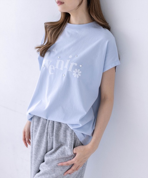 CLEAR BASIC（クリアベーシック）の「フレンチスリーブパール付きプリントロゴTシャツ［骨格ナチュラル/ゆったり/体型カバー/カジュアル］（Tシャツ/カットソー・レディース・ネイビー/サックスブルー/ブラック/ホワイト系その他/ホワイト系その他2・F）」の5枚目の写真