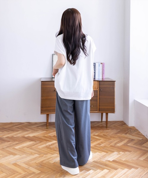 CLEAR BASIC（クリアベーシック）の「フレンチスリーブパール付きプリントロゴTシャツ［骨格ナチュラル/ゆったり/体型カバー/カジュアル］（Tシャツ/カットソー・レディース・ネイビー/サックスブルー/ブラック/ホワイト系その他/ホワイト系その他2・F）」の9枚目の写真