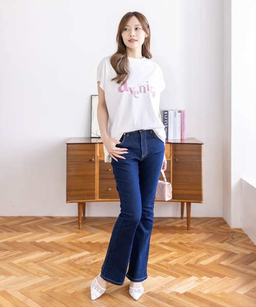 CLEAR BASIC（クリアベーシック）の「フレンチスリーブパール付きプリントロゴTシャツ［骨格ナチュラル/ゆったり/体型カバー/カジュアル］（Tシャツ/カットソー・レディース・ネイビー/サックスブルー/ブラック/ホワイト系その他/ホワイト系その他2・F）」の19枚目の写真