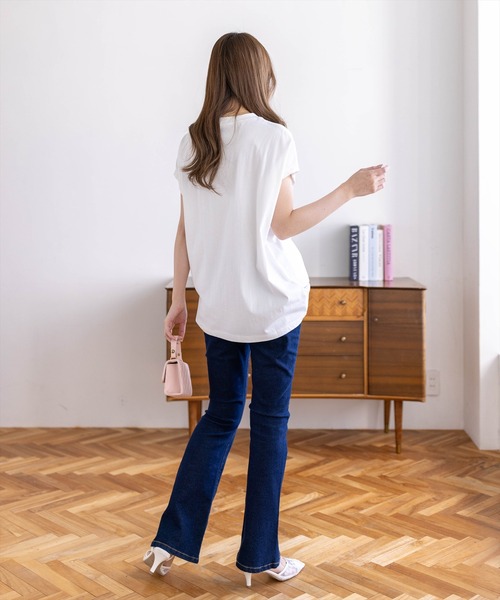 CLEAR BASIC（クリアベーシック）の「フレンチスリーブパール付きプリントロゴTシャツ［骨格ナチュラル/ゆったり/体型カバー/カジュアル］（Tシャツ/カットソー・レディース・ネイビー/サックスブルー/ブラック/ホワイト系その他/ホワイト系その他2・F）」の21枚目の写真