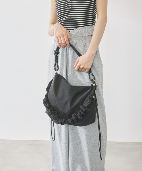 P.V.T(ピーブイティー)の「ロープハンドルショルダーバッグ(ショルダーバッグ・レディース・LT.Gray/PINK/White/Yellow/Black・F)」の10枚目の写真