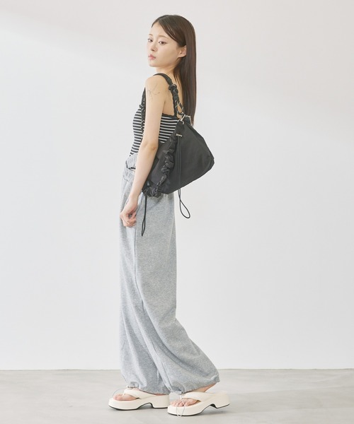 P.V.T(ピーブイティー)の「ロープハンドルショルダーバッグ(ショルダーバッグ・レディース・LT.Gray/PINK/White/Yellow/Black・F)」の12枚目の写真