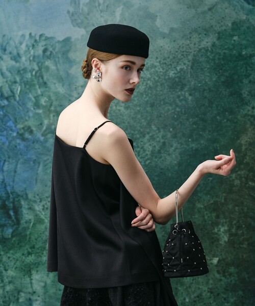 LOULOU WILLOUGHBY(ルルウィルビー)の「【LOULOU WILLOUGHBY 】キルティングビジュー巾着ショルダーバッグ(ショルダーバッグ・レディース・ブラック・FREE)」の2枚目の写真
