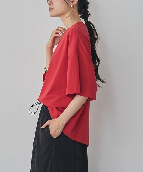 hunch(ハンチ)の「USAコットン アシメロゴ Tシャツ(Tシャツ/カットソー・レディース・オフホワイト/レッド/チャコール・FREE)」の6枚目の写真