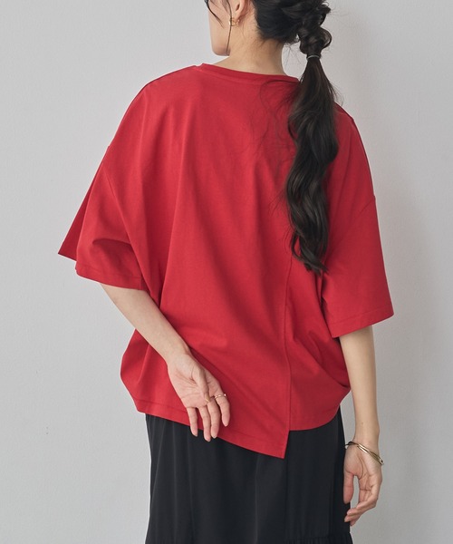 hunch(ハンチ)の「USAコットン アシメロゴ Tシャツ(Tシャツ/カットソー・レディース・オフホワイト/レッド/チャコール・FREE)」の7枚目の写真