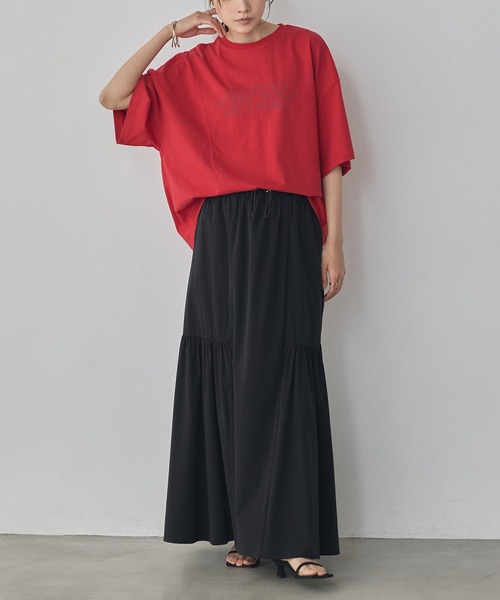 hunch(ハンチ)の「USAコットン アシメロゴ Tシャツ(Tシャツ/カットソー・レディース・オフホワイト/レッド/チャコール・FREE)」の4枚目の写真