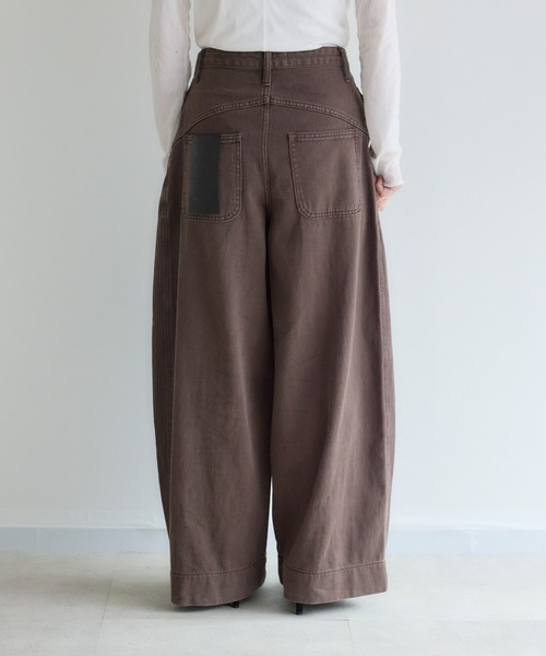 Paradise Picnic(パラダイスピクニック)の「TORANOI. カーブカラーデニムパンツ(デニムパンツ・レディース・カーキ/ブラウン・SMALL/MEDIUM)」の21枚目の写真