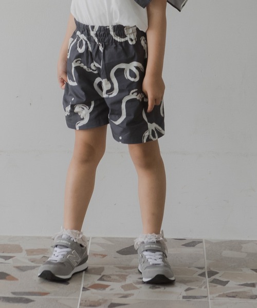 MAKE YOUR DAY(メイクユアデイ)の「うにょうにょ総柄4分丈パンツ(その他パンツ・キッズ・ベージュ/チャコールグレー・80/90/100/120/140/130/110)」の1枚目の写真