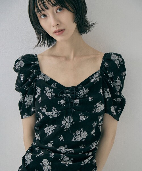 FETICO(フェティコ)の「【FETICO/フェティコ】《STUDIOUS別注》VELOUR ROSE TEE/ベロアローズT(Tシャツ/カットソー・レディース・ブラック/レッド・FREE)」の3枚目の写真