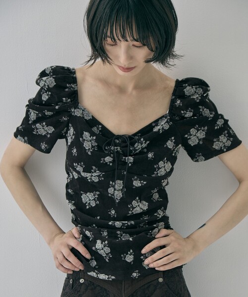FETICO(フェティコ)の「【FETICO/フェティコ】《STUDIOUS別注》VELOUR ROSE TEE/ベロアローズT(Tシャツ/カットソー・レディース・ブラック/レッド・FREE)」の5枚目の写真