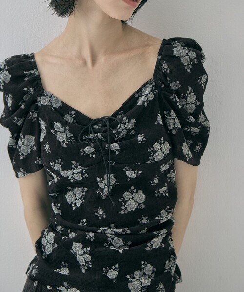 FETICO(フェティコ)の「【FETICO/フェティコ】《STUDIOUS別注》VELOUR ROSE TEE/ベロアローズT(Tシャツ/カットソー・レディース・ブラック/レッド・FREE)」の16枚目の写真