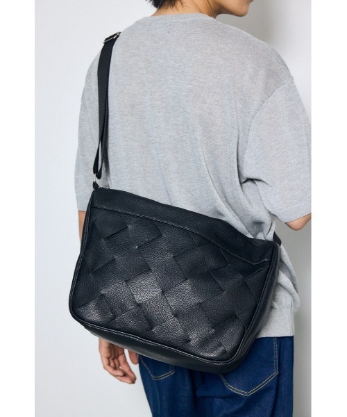 AZUL by moussy(アズールバイマウジー)の「イントレチャートショルダーバッグ(ショルダーバッグ・メンズ・グレー/ブラック・FREE)」の3枚目の写真
