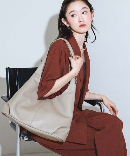 LAKOLE（ラコレ）の「ラウンドワンショルトートバッグ / 901581（トートバッグ・レディース・ライトグレー/ブラック/ライトベージュ・FREE）」の3枚目の写真
