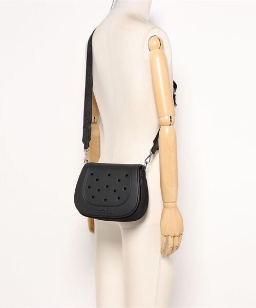 crocs(クロックス)の「クロックス クロックス ナイロン クロスボディ / crocs Crocs Nylon Crossbody(ボディバッグ/ウエストポーチ・レディース・ブラック/ホワイト・ONE SIZE)」の6枚目の写真