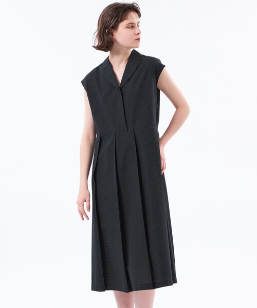 MACKINTOSH PHILOSOPHY(マッキントッシュ フィロソフィー)の「エアリーサッカーワンピース(ワンピース・レディース・ベージュ/ブラック・38/36)」の1枚目の写真