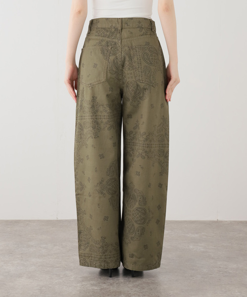 Spick & Span(スピックアンドスパン)の「《一部店舗+WEB限定》BERENICE. / べレニス 柄パンツ(チノパンツ・レディース・カーキ・34/36)」の2枚目の写真