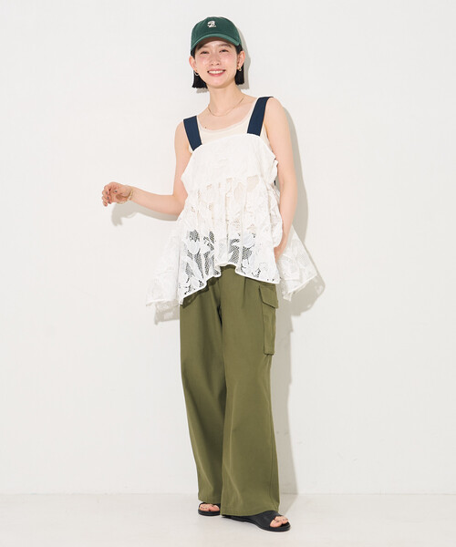 Firsthand（ファーストハンド）の「Firsthand/ファーストハンド フラワーモチーフ バテンレース イレヘム キャミソール トップス 【限定展開】（キャミソール・レディース・オフホワイト/ブラック・FREE）」の22枚目の写真