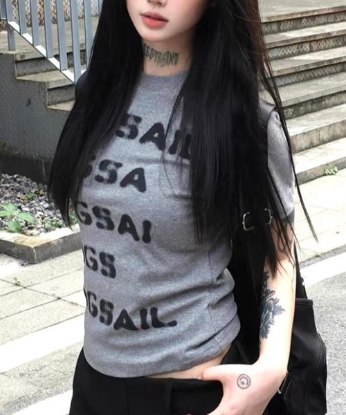 Vipoa(ヴィポア)の「Blur lettering logo slim tee(Tシャツ/カットソー・レディース・グレー/ホワイト/ブラック・FREE)」の11枚目の写真