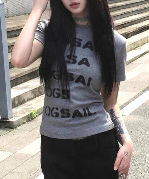 Vipoa(ヴィポア)の「Blur lettering logo slim tee(Tシャツ/カットソー・レディース・グレー/ホワイト/ブラック・FREE)」の13枚目の写真