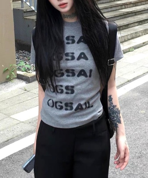 Vipoa(ヴィポア)の「Blur lettering logo slim tee(Tシャツ/カットソー・レディース・グレー/ホワイト/ブラック・FREE)」の6枚目の写真