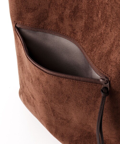 Un coeur(アンクール)の「【Un coeur/アンクール】K906021 SUEDE DRAPE 2WAY TOTE(トートバッグ・メンズ・キャメル・FREE)」の9枚目の写真