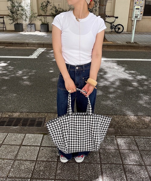 ISOOK（アイスー）の「ギンガムチェックビッグトートバッグ(comochi select) / 大容量 A4対応 マザーバッグ 軽量 旅行 通勤 通学 推し活 布 マチあり（トートバッグ・レディース・ブラック/レッド・FREE）」の8枚目の写真