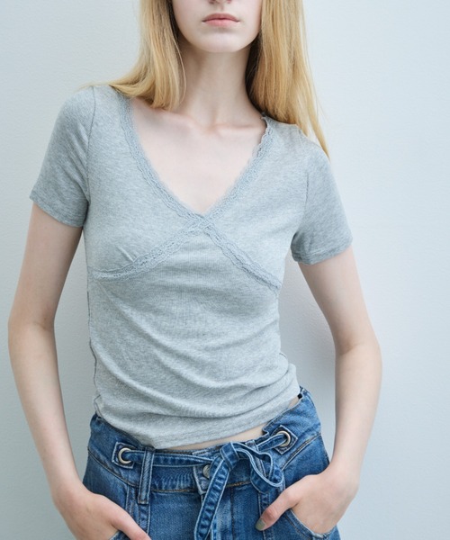 DRWCYS(ドロシーズ)の「クロスレースリブトップス(Tシャツ/カットソー・レディース・グレー/ホワイト/ブラック・FREE)」の3枚目の写真