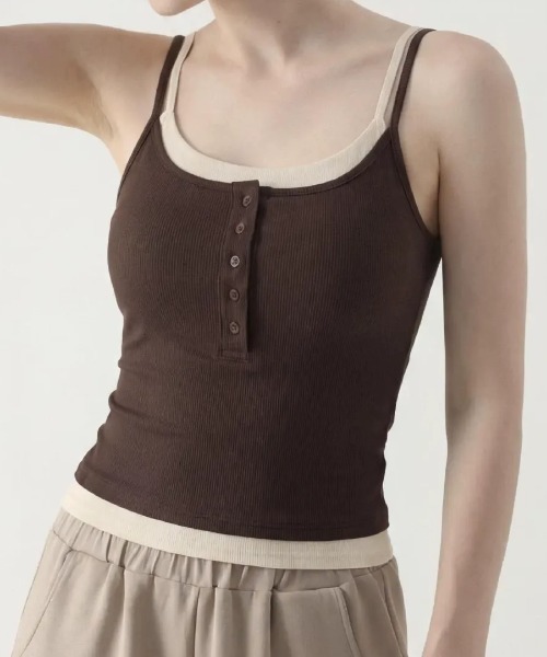SHEPP(シープ)の「【カップ付き】フェイクレイヤード ヘンリーネック ノースリーブ リブタンクトップ(タンクトップ・レディース・レッド/グレー/ブラウン/ネイビー/ブラック・F)」の1枚目の写真