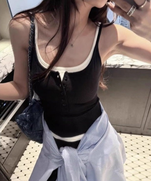 SHEPP(シープ)の「【カップ付き】フェイクレイヤード ヘンリーネック ノースリーブ リブタンクトップ(タンクトップ・レディース・レッド/グレー/ブラウン/ネイビー/ブラック・F)」の19枚目の写真