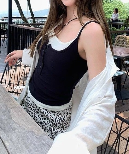 SHEPP(シープ)の「【カップ付き】フェイクレイヤード ヘンリーネック ノースリーブ リブタンクトップ(タンクトップ・レディース・レッド/グレー/ブラウン/ネイビー/ブラック・F)」の13枚目の写真