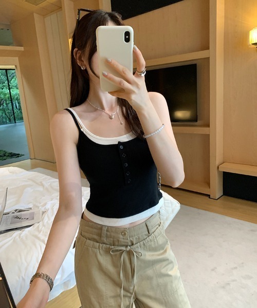 SHEPP(シープ)の「【カップ付き】フェイクレイヤード ヘンリーネック ノースリーブ リブタンクトップ(タンクトップ・レディース・レッド/グレー/ブラウン/ネイビー/ブラック・F)」の15枚目の写真