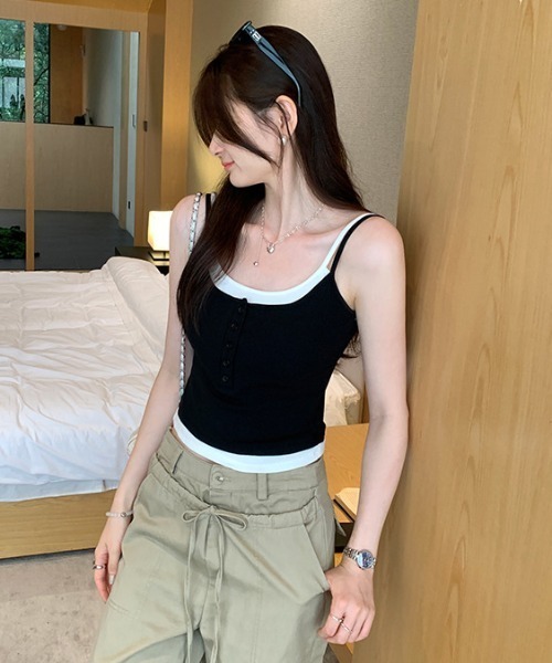 SHEPP(シープ)の「【カップ付き】フェイクレイヤード ヘンリーネック ノースリーブ リブタンクトップ(タンクトップ・レディース・レッド/グレー/ブラウン/ネイビー/ブラック・F)」の16枚目の写真