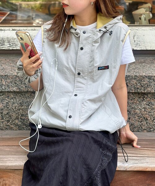 CPCM(シーピーシーエム)の「ナイロンフードベスト(ベスト・メンズ・ブラック/ベージュ/グレー・FREE)」の3枚目の写真